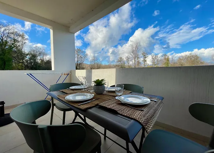 Marina Di Bravone Lägenhet *