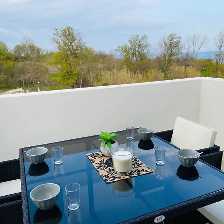 Marina Di Bravone Apartment